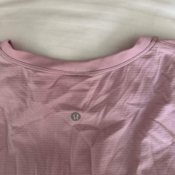 lululemon athletica Swiftly Relaxed Long Sleeve - Light Lavender - Picture 4 of 4